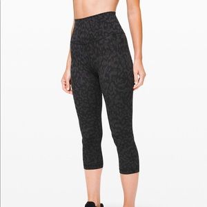 LULULEMON ALIGN HR CROP 21” size 4